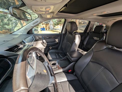 Used 2016 Chevrolet Traverse LT image 6