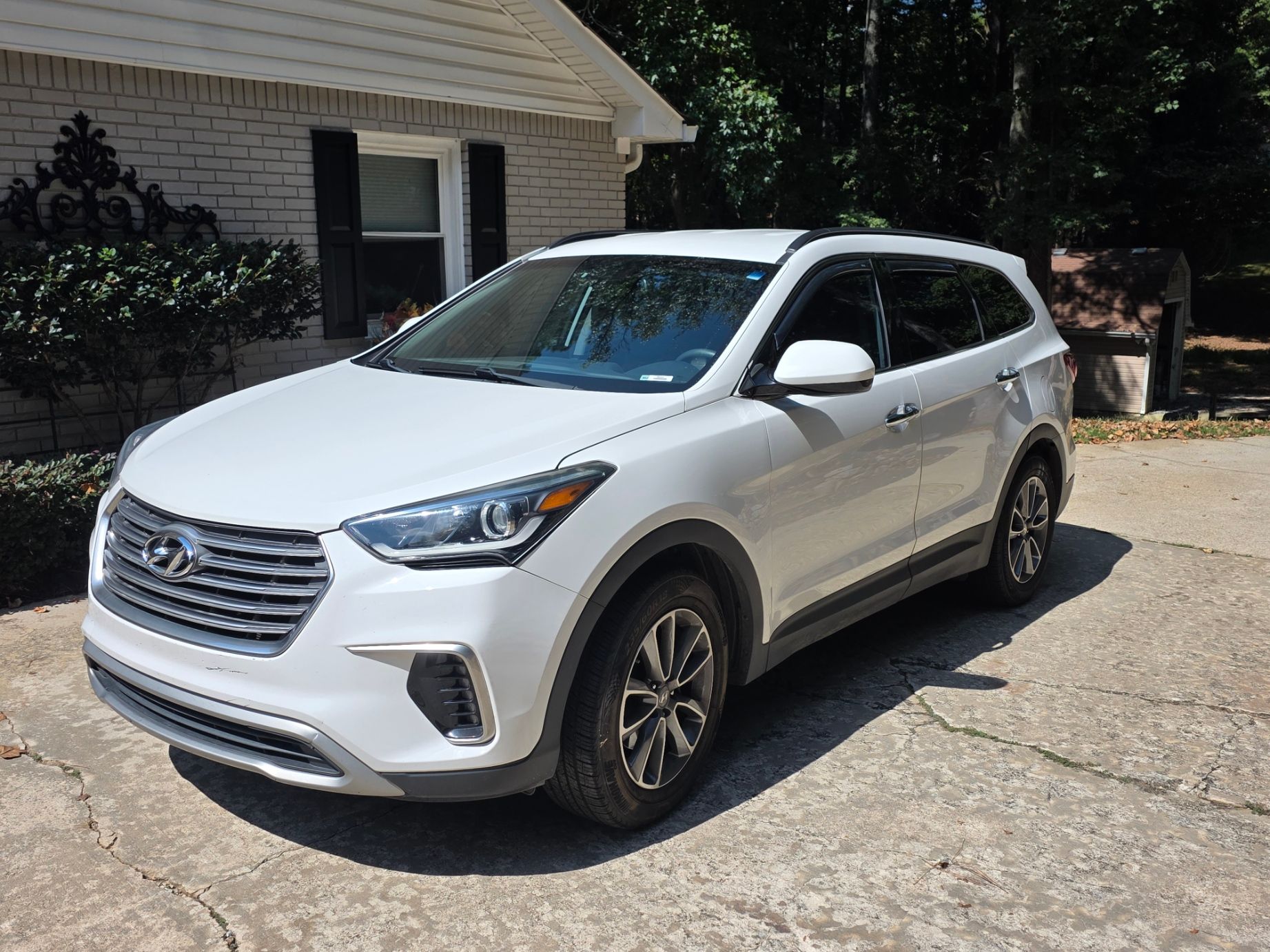 Used 2017 Hyundai Santa Fe SE FWD image 5
