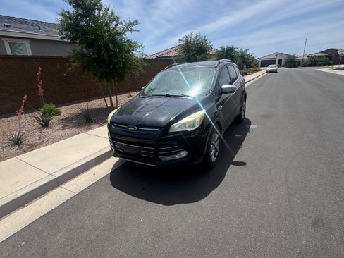 Used 2016 Ford Escape SE w/ SE Chrome Package image 2