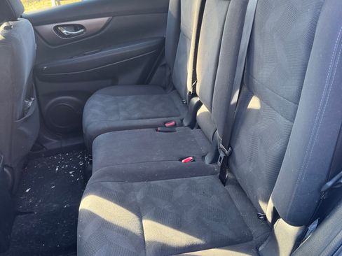 Used 2016 Nissan Rogue S image 4