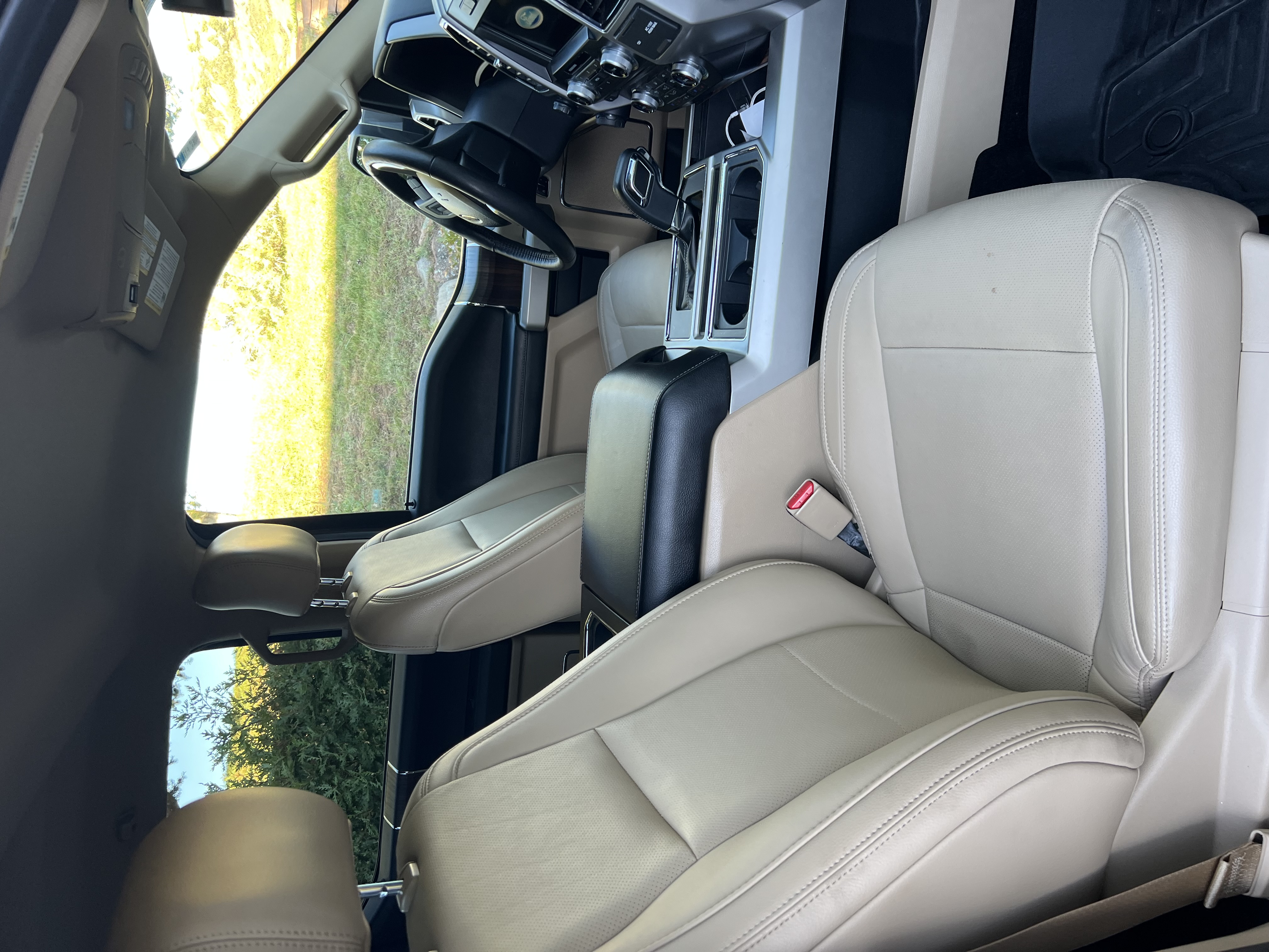 Used 2017 Ford F150 Lariat w/ Equipment Group 502A Luxury AWD/4WD image 5