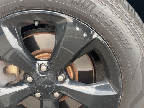 Used 2018 Jeep Cherokee Limited w/ High Altitude Package AWD/4WD image 9
