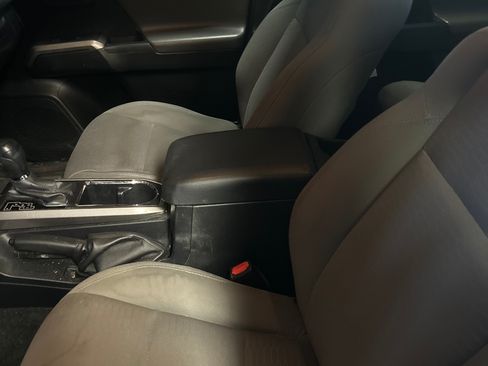 Used 2017 Toyota Tacoma SR5 RWD image 8