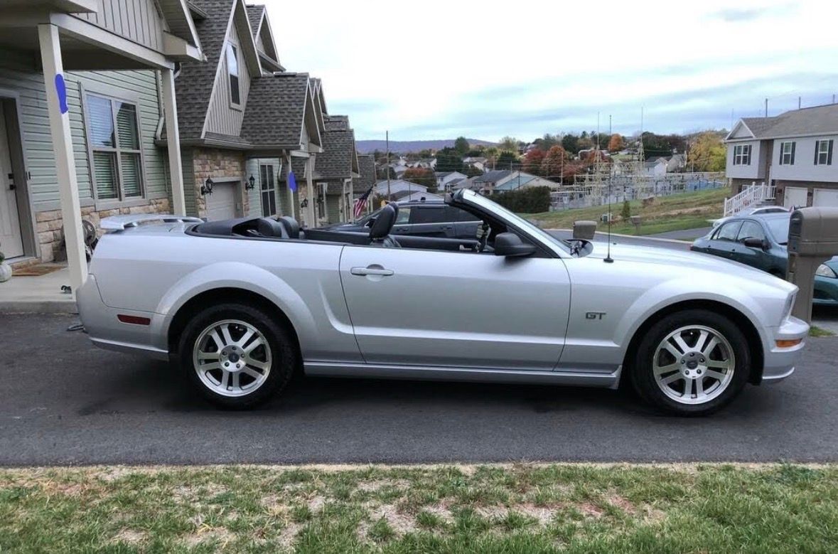 Used 2005 Ford Mustang GT RWD image 1