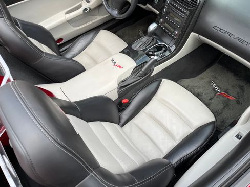 Used 2010 Chevrolet Corvette Convertible w/ Preferred Equipment Group RWD image 18