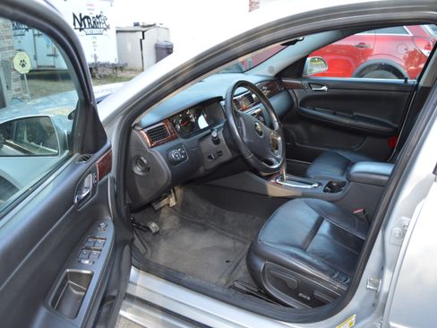 Used 2011 Chevrolet Impala LT w/ Luxury Edition Package image 17