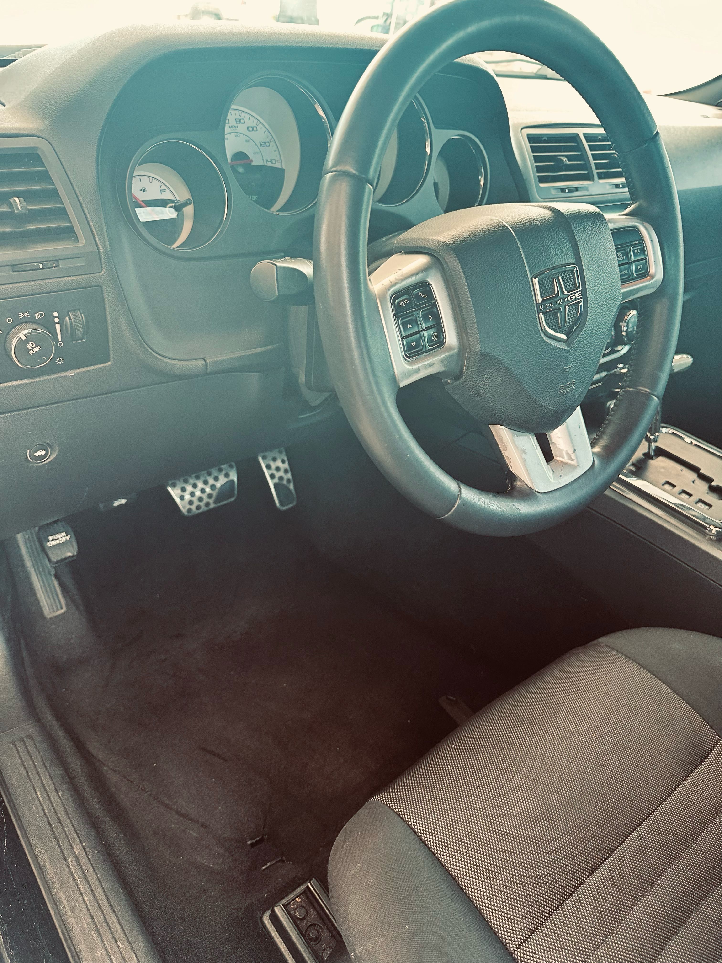Used 2014 Dodge Challenger SXT RWD image 5