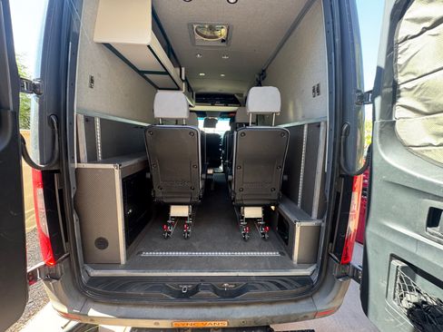 Used 2020 Mercedes-Benz Sprinter 2500 image 12