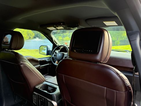 Used 2015 Ford F150 Platinum w/ Equipment Group 701A Luxury AWD/4WD image 15