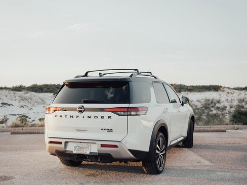 Used 2023 Nissan Pathfinder Platinum w/ Black Appearance Package image 14