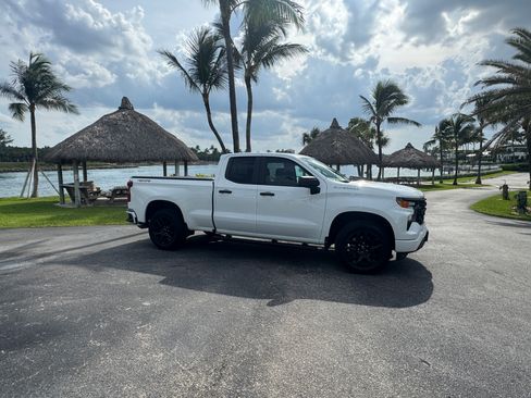 Used 2022 Chevrolet Silverado 1500 Custom AWD/4WD image 2