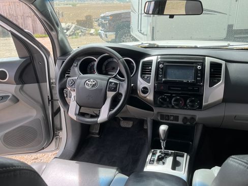 Used 2015 Toyota Tacoma 4x4 Double Cab w/ TRD Off-Road Package image 11