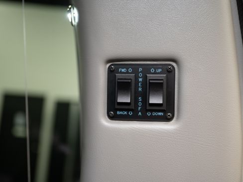 Used 2021 Chevrolet Express 2500 Extended w/ Enhanced Convenience Package RWD image 26
