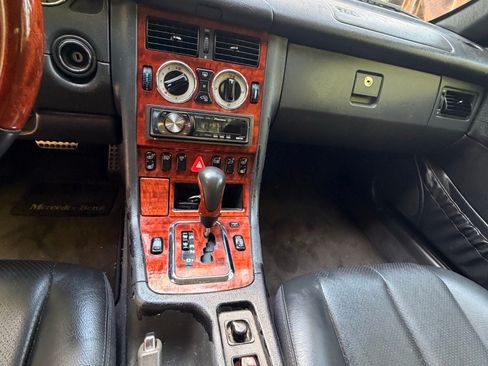 Used 2001 Mercedes-Benz SLK 320 image 10