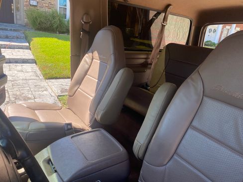 Used 1996 Ford Bronco image 9