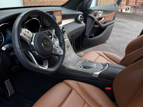 Used 2020 Mercedes-Benz GLC 300 4MATIC image 2