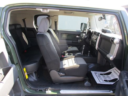 Used 2010 Toyota FJ Cruiser 4WD image 24