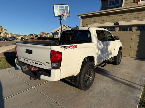 Used 2016 Toyota Tacoma TRD Sport image 5
