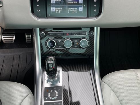 Used 2016 Land Rover Range Rover Sport SE image 19