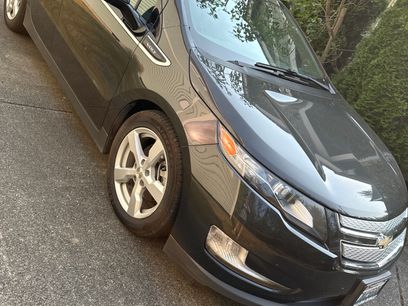 Used 2014 Chevrolet Volt w/ Enhanced Safety Package 1