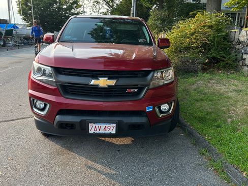 Used 2017 Chevrolet Colorado Z71 AWD/4WD image 2