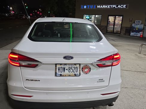 Used 2020 Ford Fusion SE image 19