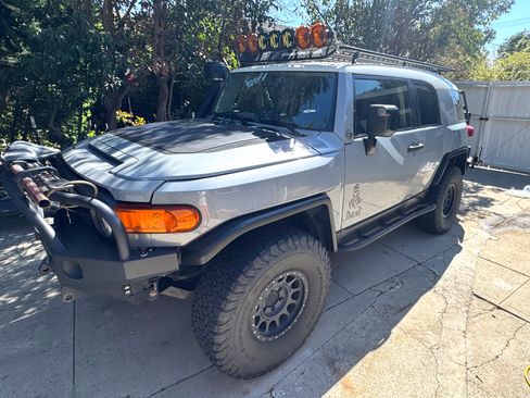 Used 2014 Toyota FJ Cruiser 4WD image 4