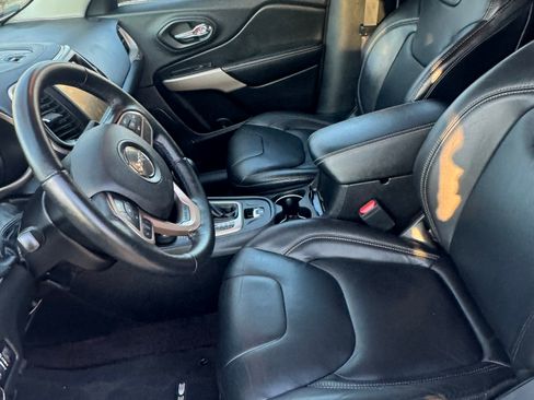 Used 2017 Jeep Cherokee Limited image 10