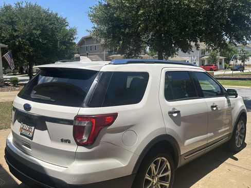 Used 2017 Ford Explorer Limited image 10