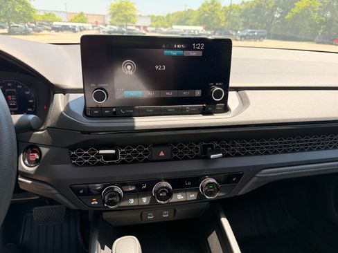Used 2025 Honda Accord SE image 13