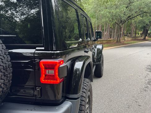 Used 2021 Jeep Wrangler Unlimited Rubicon AWD/4WD image 4