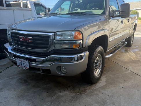 Used 2003 GMC Sierra 2500 SLT w/ SLT Preferred Equipment Group RWD image 4