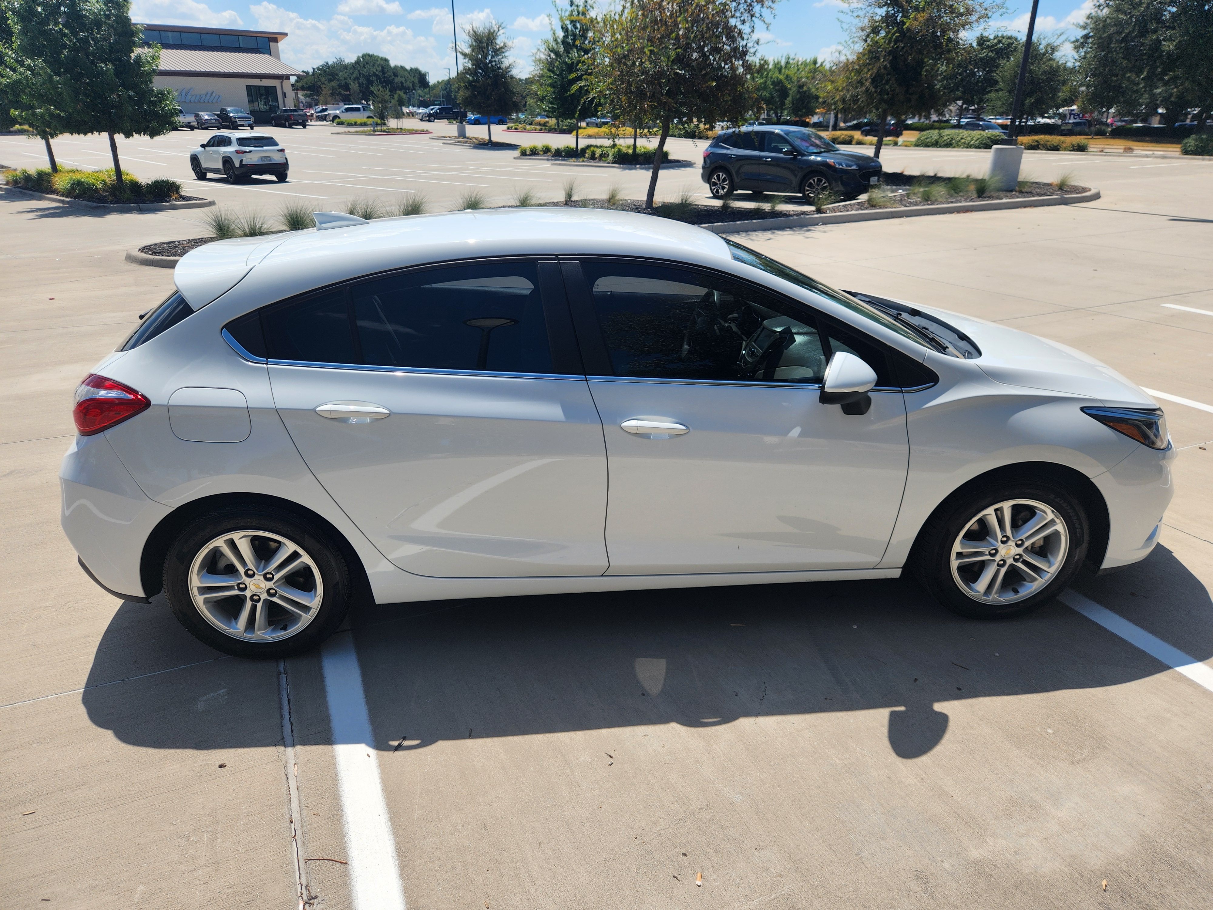Used 2017 Chevrolet Cruze LT FWD image 9