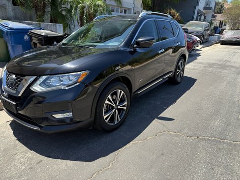Used 2018 Nissan Rogue SL FWD image 17