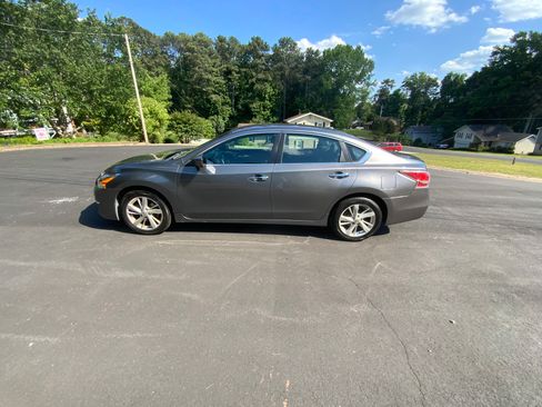 Used 2014 Nissan Altima 2.5 SV FWD image 9
