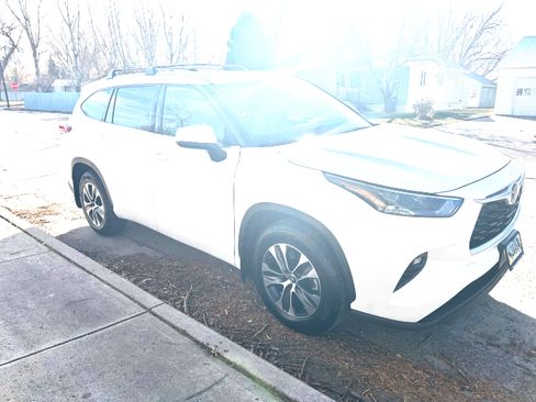 Used 2022 Toyota Highlander XLE image 5