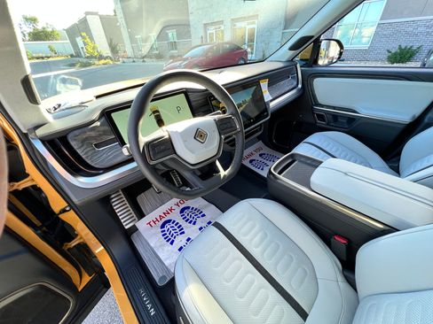 Used 2023 Rivian R1S Adventure image 4