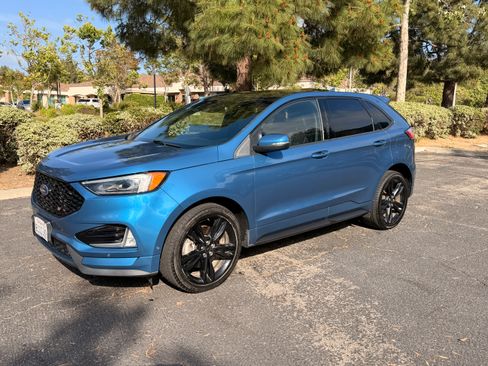 Used 2019 Ford Edge ST w/ Equipment Group 401A AWD/4WD image 2