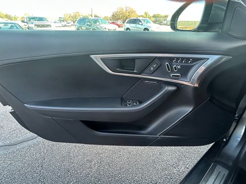 Used 2018 Jaguar F-TYPE Coupe image 9