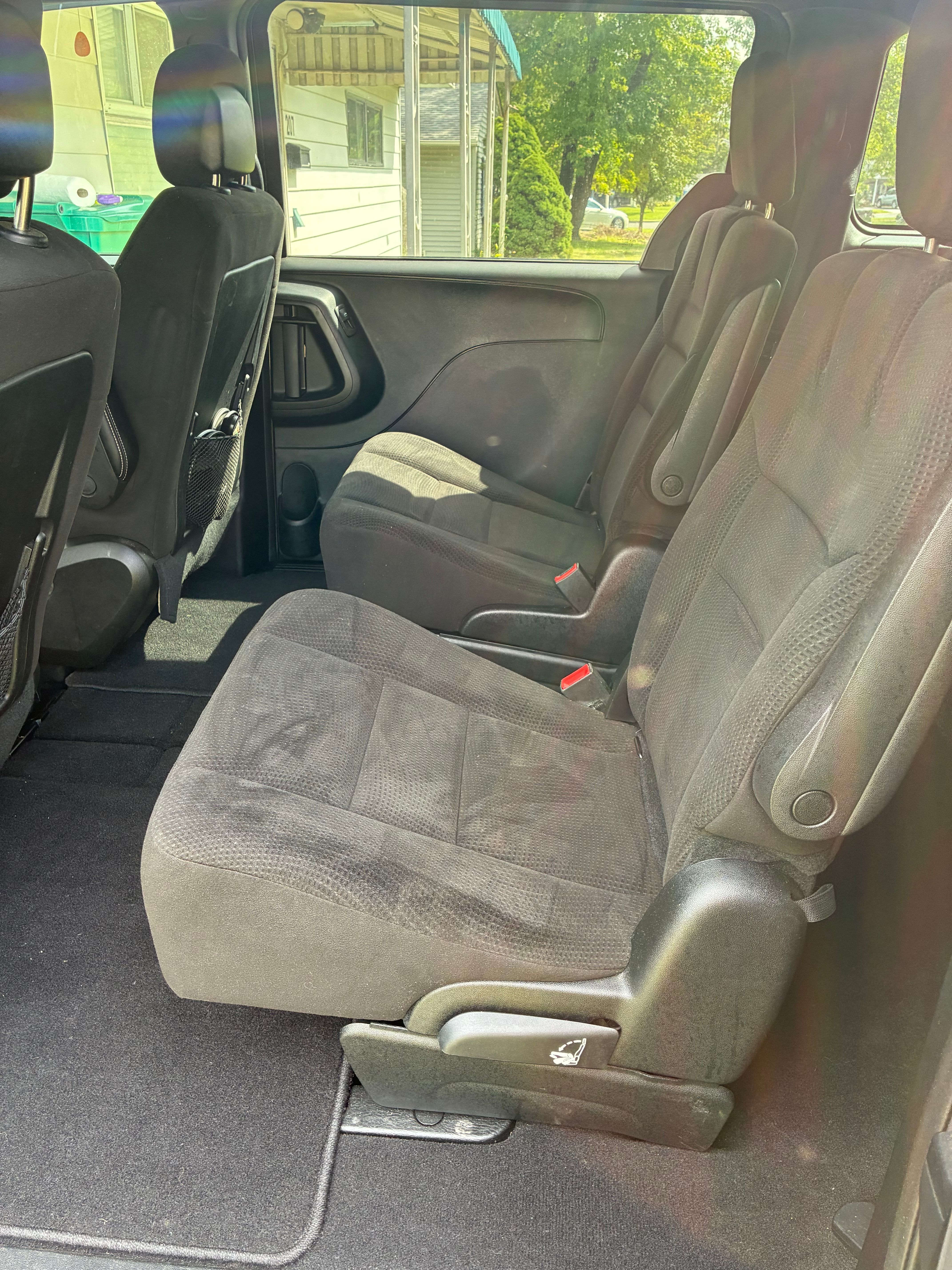 Used 2016 Dodge Grand Caravan SE FWD image 17