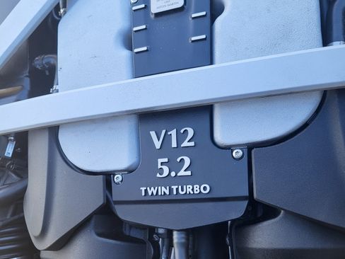 Used 2017 Aston Martin DB11 V12 RWD image 5