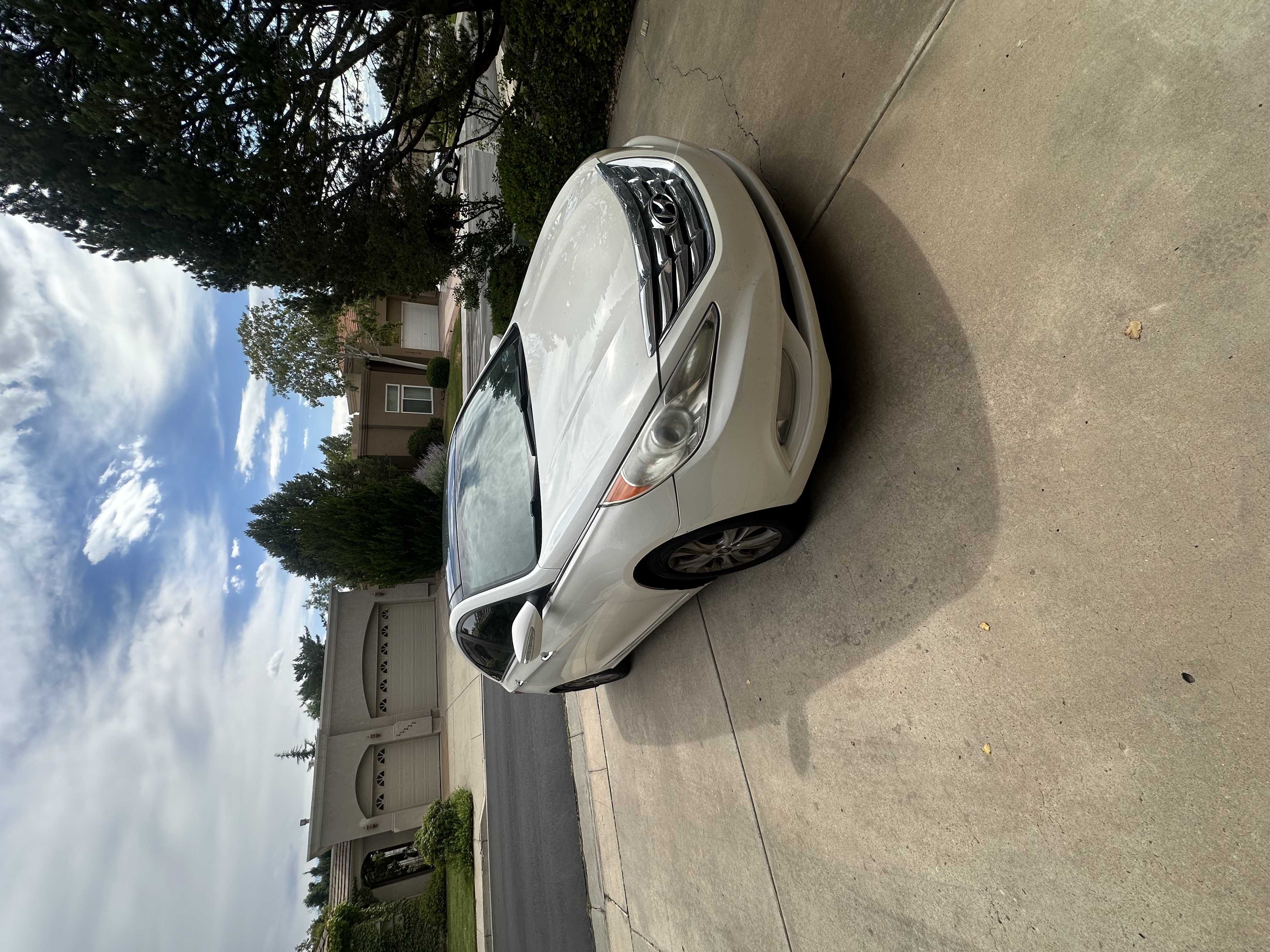 Used 2012 Hyundai Sonata Limited w/ Navigation Pkg FWD image 1