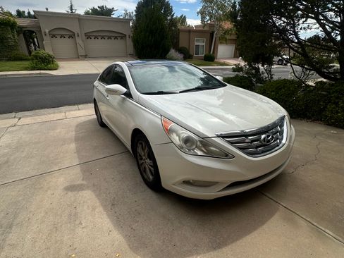 Used 2012 Hyundai Sonata Limited w/ Navigation Pkg FWD image 1