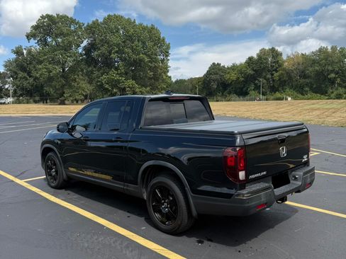 Used 2018 Honda Ridgeline Black Edition image 2