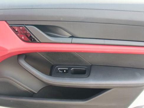 Used 2021 Porsche Taycan 4S image 18