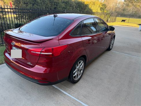 Used 2015 Ford Focus SE w/ Equipment Group 201A image 4