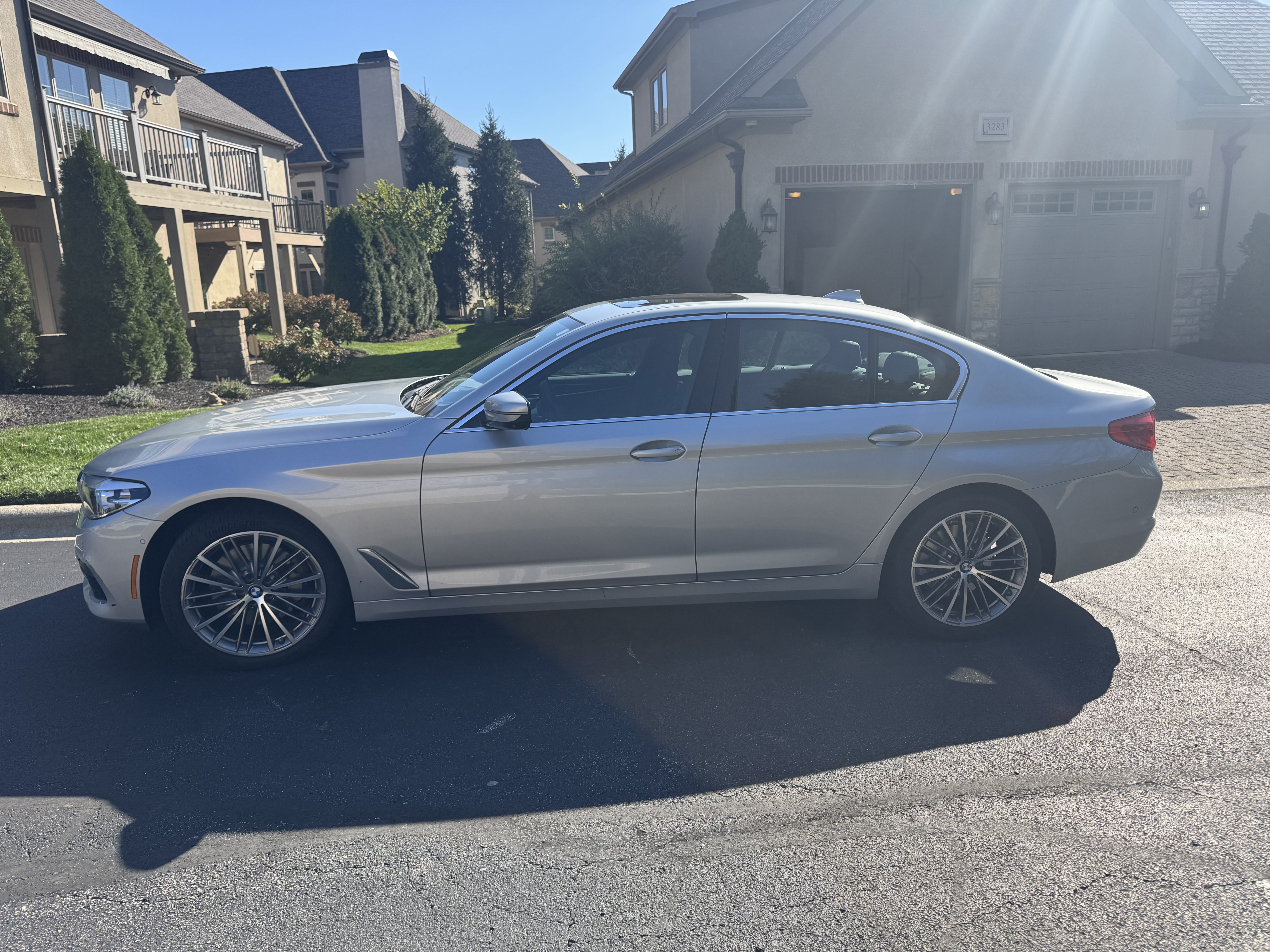 Used 2019 BMW 530i xDrive w/ Premium Package AWD/4WD image 5