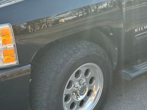 Used 2010 Chevrolet Silverado 1500 LTZ w/ Convenience Package image 5