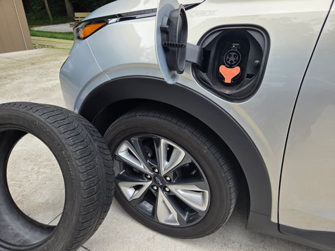 Used 2023 Chevrolet Bolt EUV LT w/ Convenience Package image 19