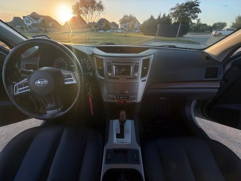 Used 2014 Subaru Outback 2.5i Limited w/ Moonroof Package image 12